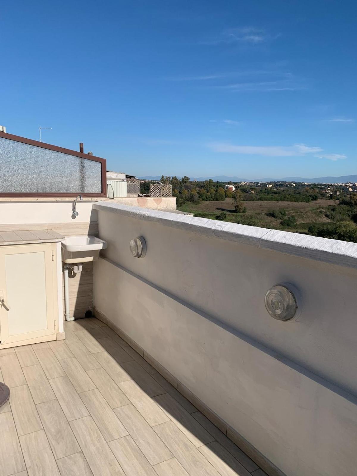 Vivi In Un Attico Tipico Con Vista Su Apartamento Roma