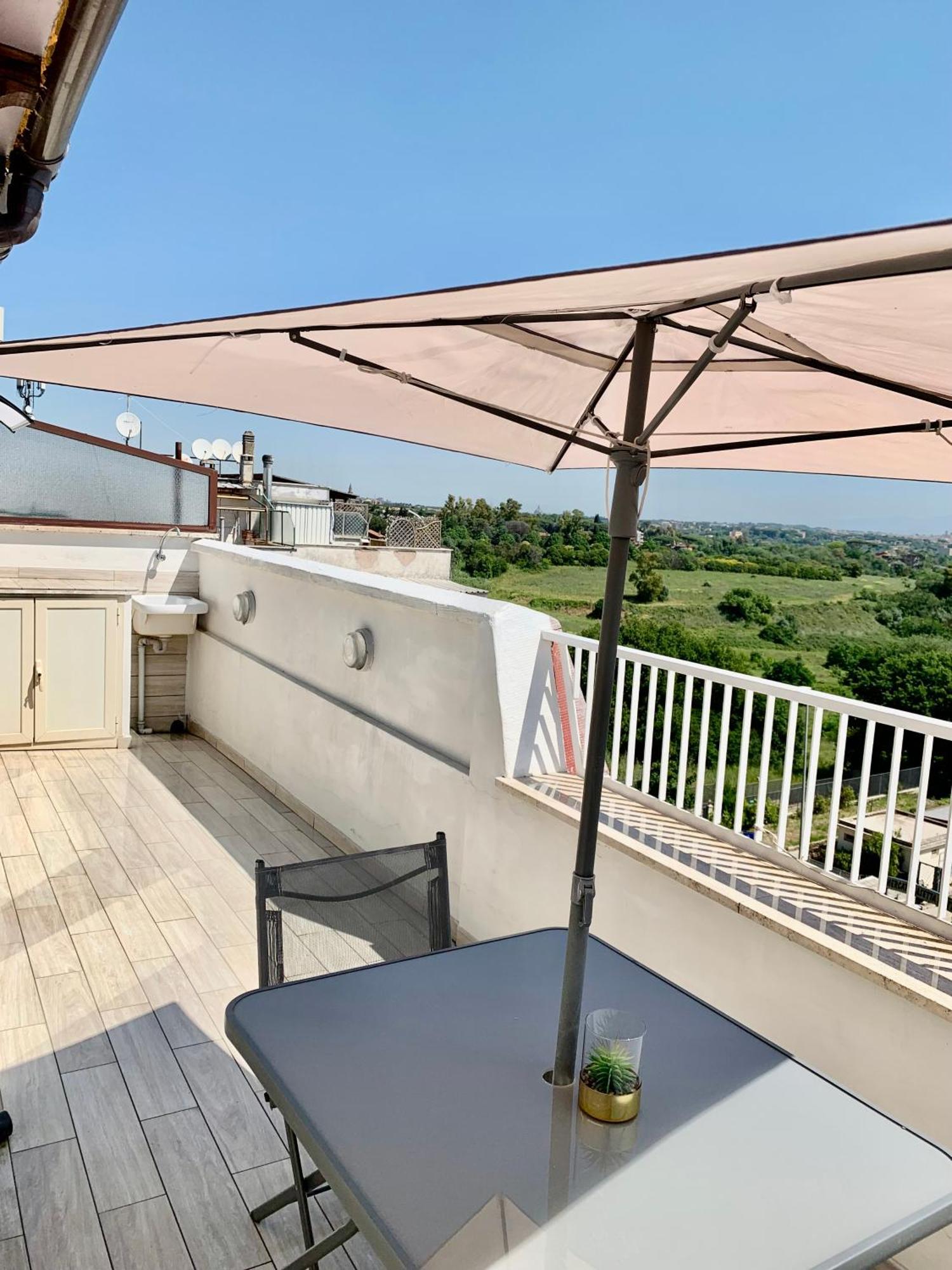 Vivi In Un Attico Tipico Con Vista Su Roma